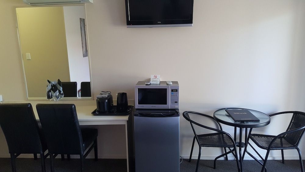 Centre Point Mid City Motor Inn King Twin Share (Downstairs) 4