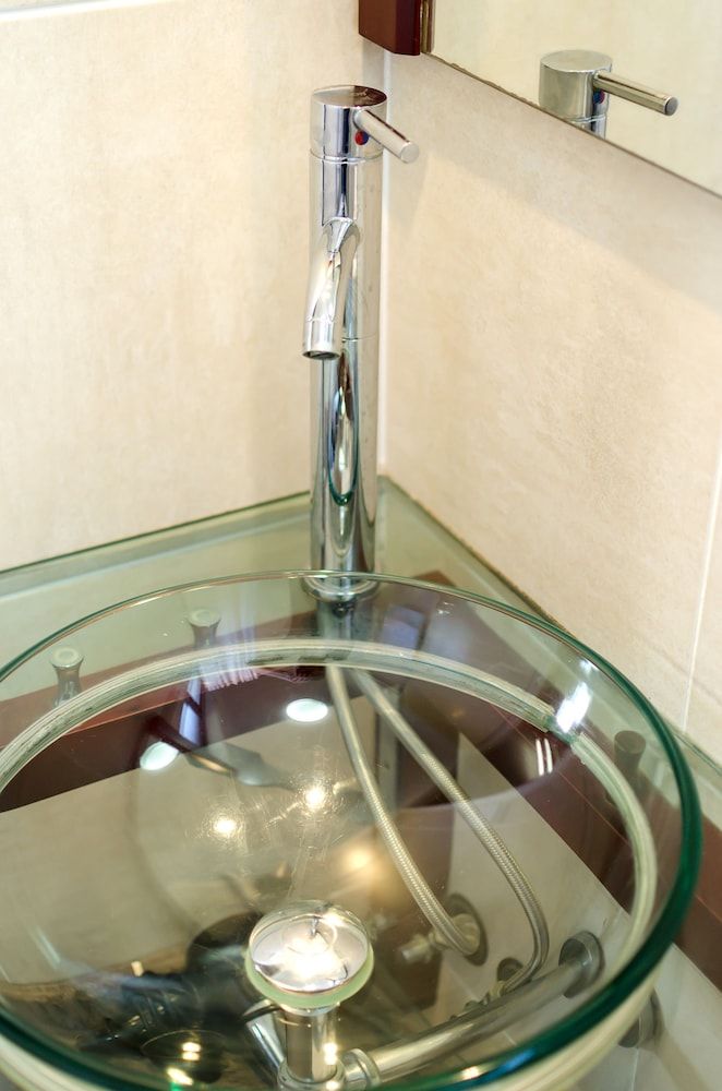 Centre Point Mid City Motor Inn King Superior (Upstairs) 5