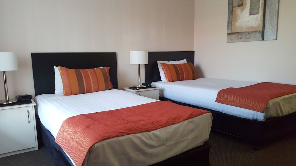 Centre Point Mid City Motor Inn King Twin Share (Downstairs)