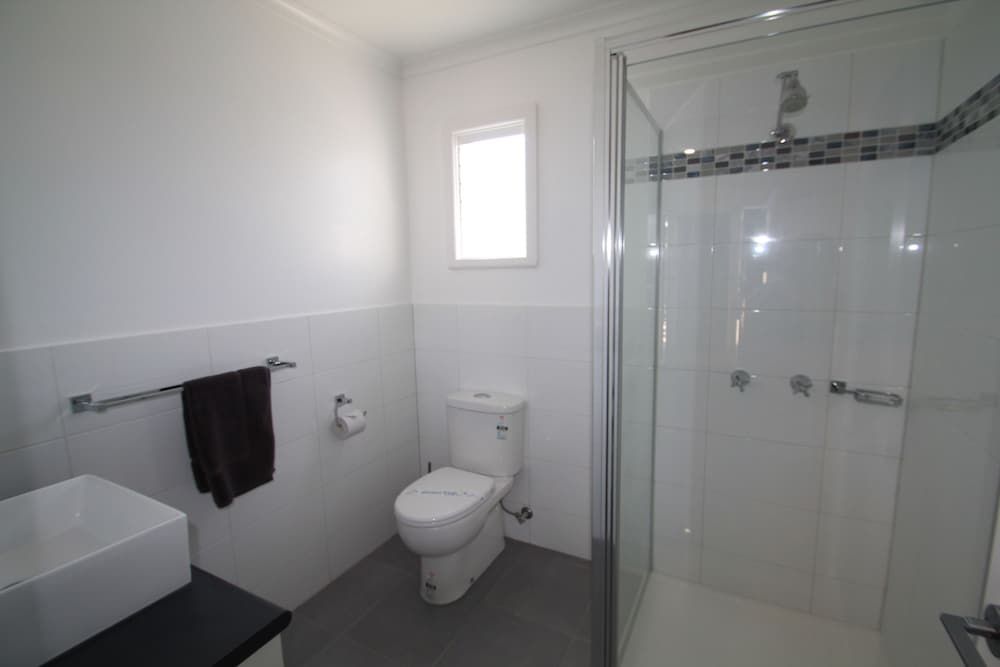 Rubicon Hotel Motel Family Room 5