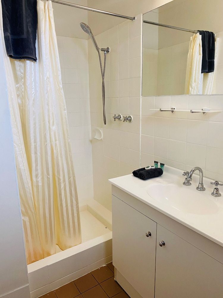 Rubicon Hotel Motel Double Room, 1 Queen Bed 2