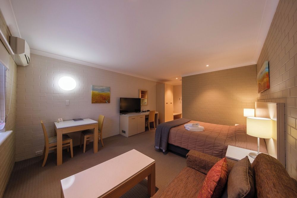 The Imperial Motel Standard Room, Non Smoking (Queen) 2