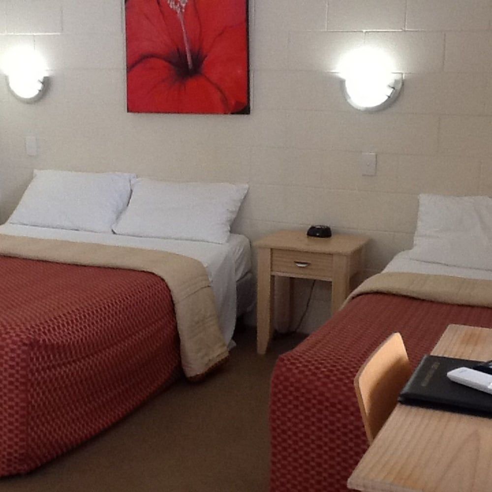 Nambour Lodge Motel Family Room 3