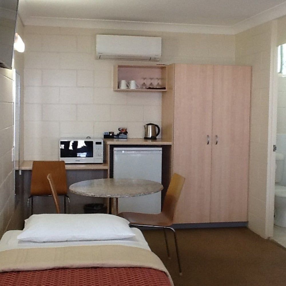 Nambour Lodge Motel Family Room 2