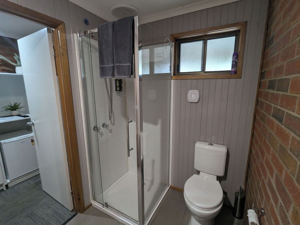 Kyabram Country Motel Family Room, Multiple Beds 10