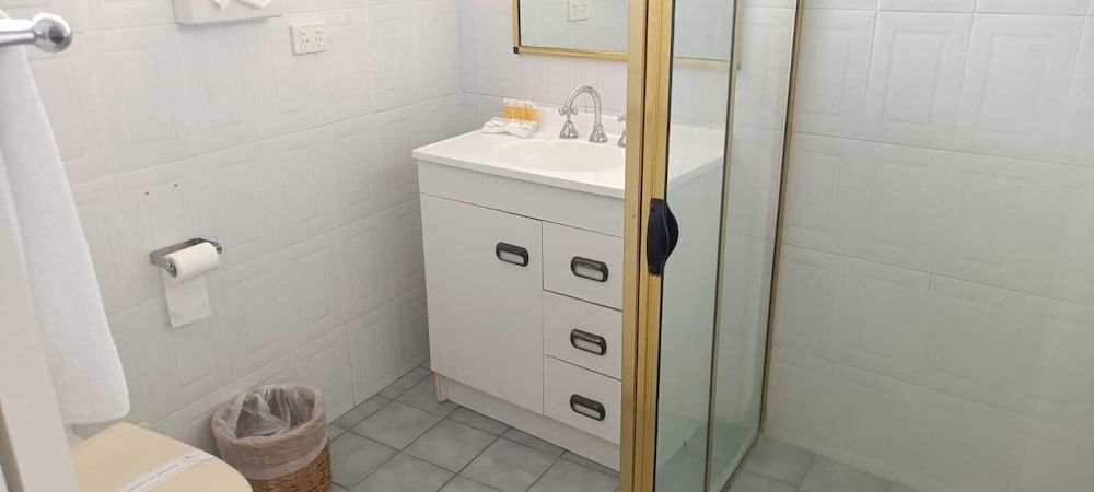 Nandewar Motor Inn Family Room 1 2