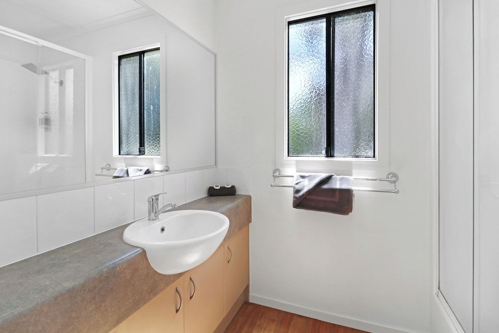 Portland Tourist Park Standard Cabin, 2 Bedrooms 5