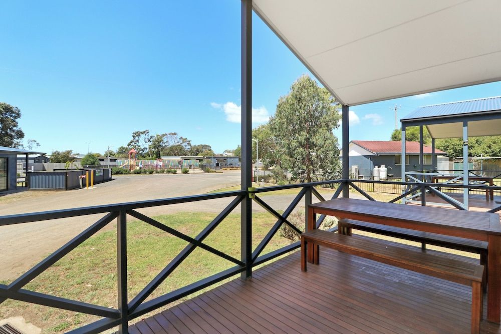 Portland Tourist Park Standard Cabin, 2 Bedrooms 3