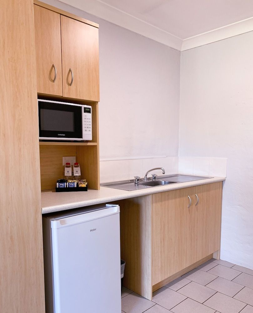 Costa Rica Motel Deluxe Triple Room 3