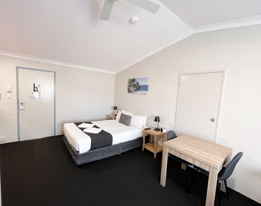 Costa Rica Motel Standard Queen Twin 2