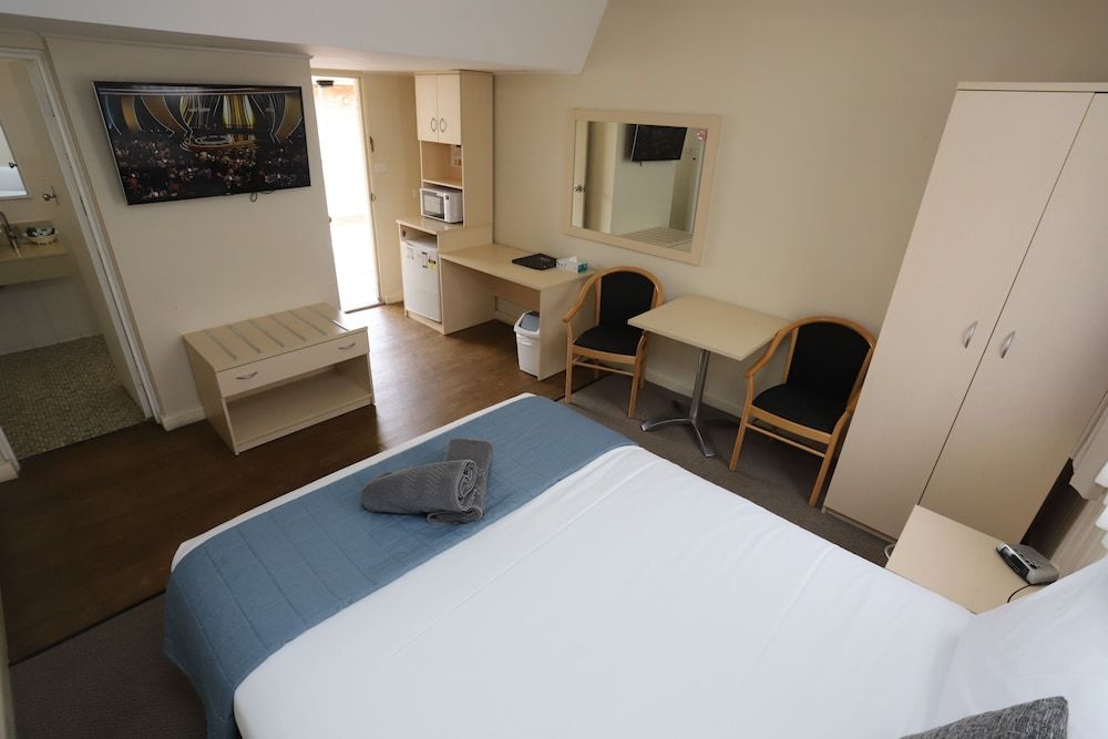 Sleepy Hill Motor Inn Executive Room, 1 Queen Bed, Non Smoking (Not Pet Friendly) 8