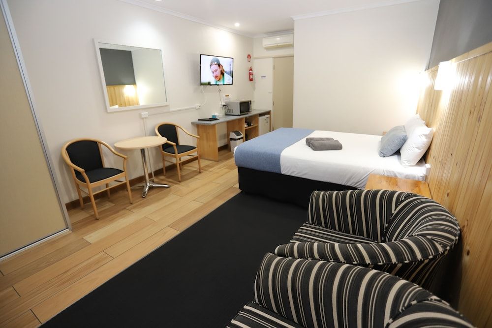 Deluxe Queen Room (Not Pet Friendly)