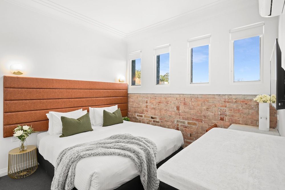 Grand Hotel Wyong Deluxe King