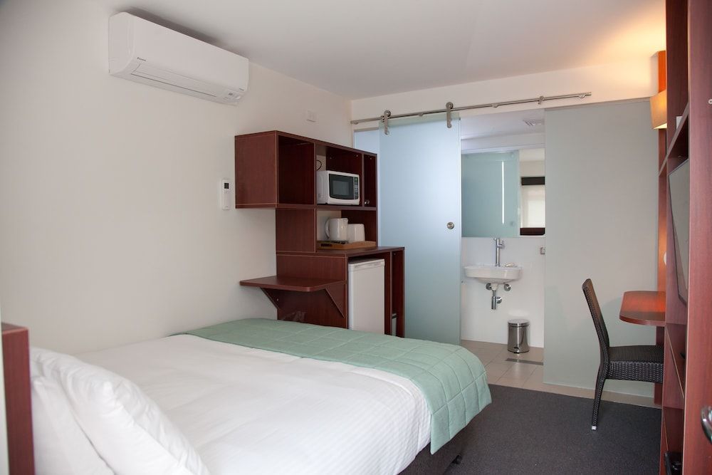 Standard Queen Room