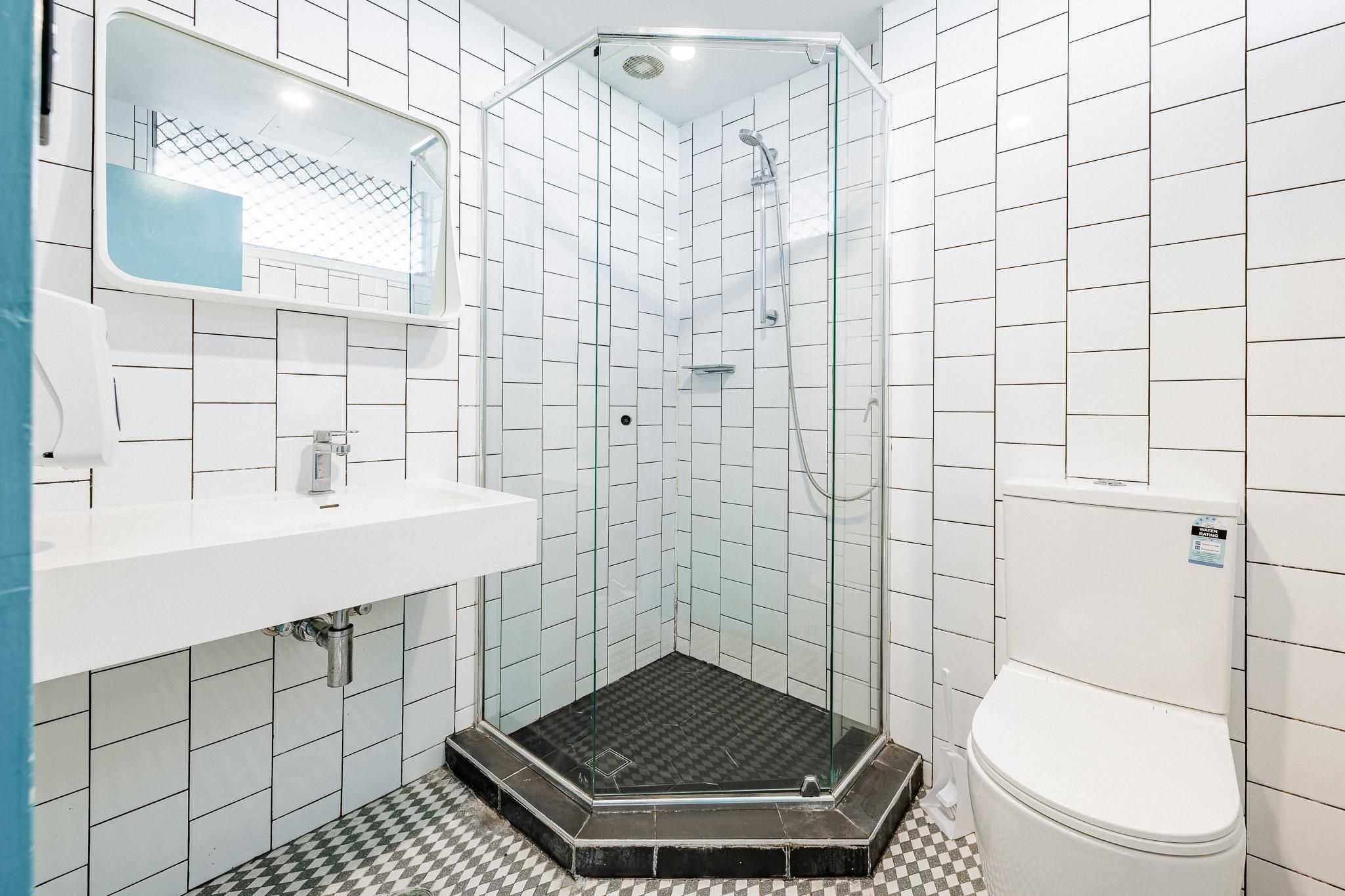 4 Share Mixed Private Bathroom