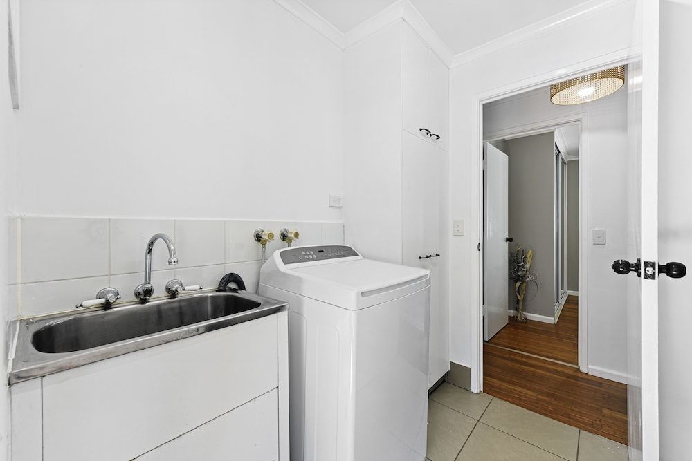 Flynns Beach Caravan Park Family House 4