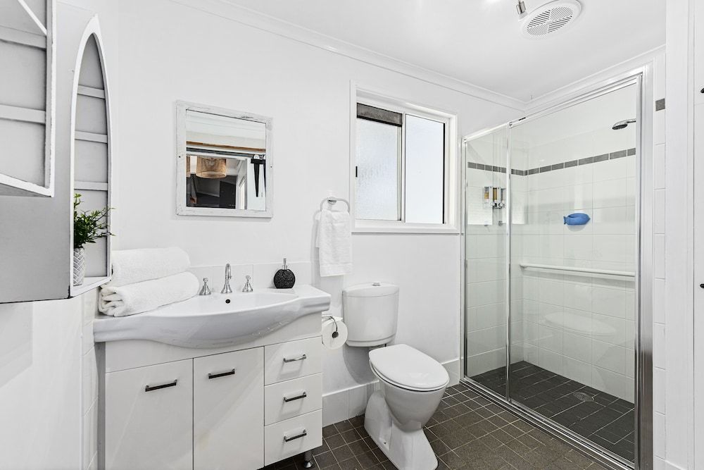 Flynns Beach Caravan Park Family House 5