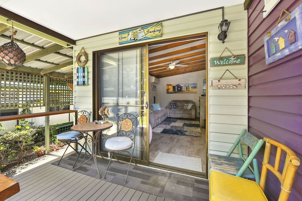 Flynns Beach Caravan Park Family House, 2 Bedrooms 4