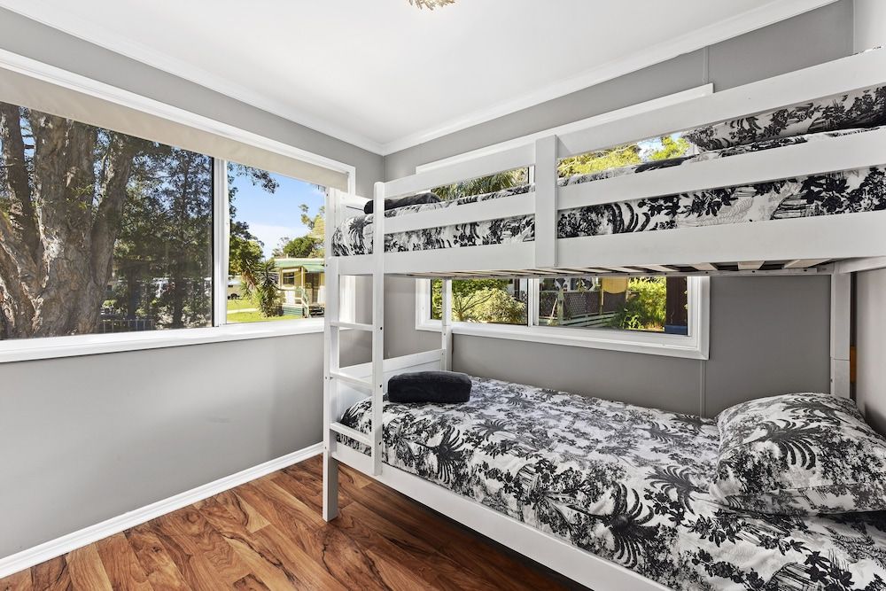Flynns Beach Caravan Park Family House 2