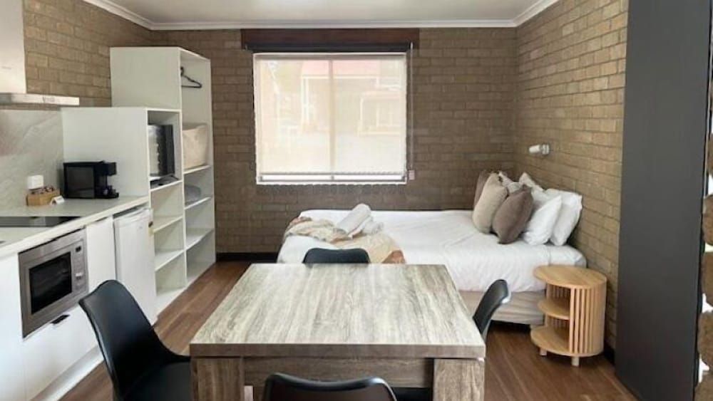 BIG4 Tasman Holiday Parks - Warrnambool Standard Studio, 1 Queen Bed with Sofa bed, Non Smoking, Kitchen 2