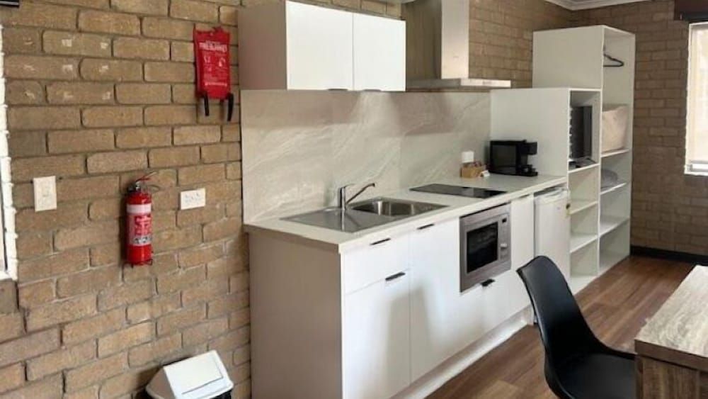 BIG4 Tasman Holiday Parks - Warrnambool Standard Studio, 1 Queen Bed with Sofa bed, Non Smoking, Kitchen 4
