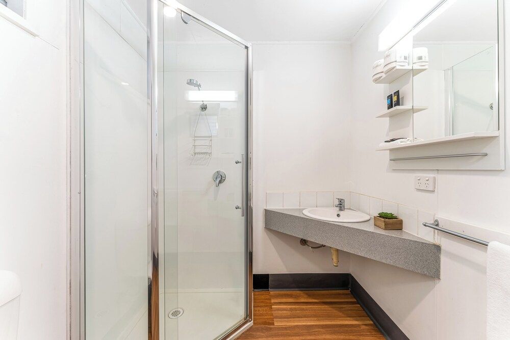 BIG4 Tasman Holiday Parks - Warrnambool Standard Studio, 1 Queen Bed with Sofa bed, Non Smoking, Kitchen 3