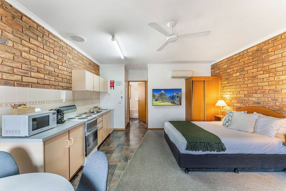 BIG4 Tasman Holiday Parks - Warrnambool Superior Room, 1 Bedroom 3