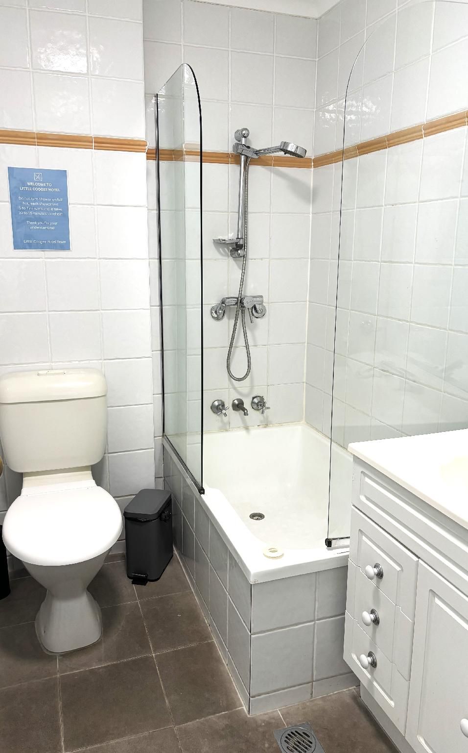 Bed in 8-Bed Female Dormitory Room - 18-35 Years Only