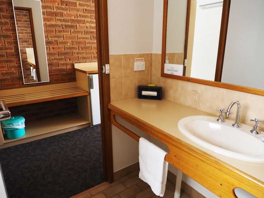 Kerang Motel Comfort Queen Room 5