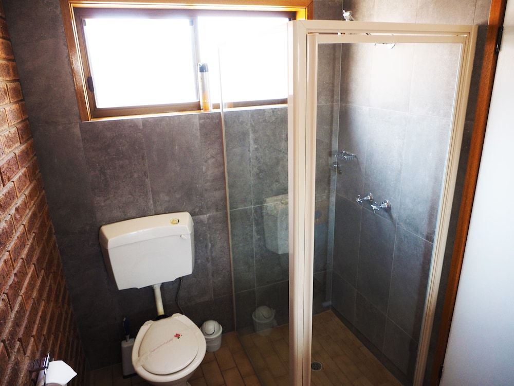 Kerang Motel Comfort Queen Room 8