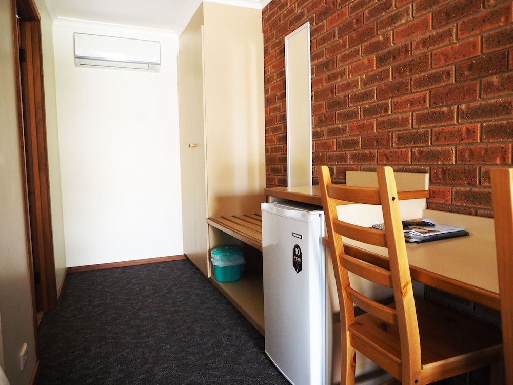 Kerang Motel Comfort Queen Room 11