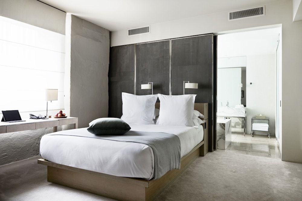 Establishment Hotel Studio