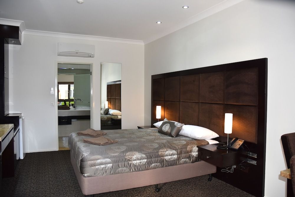 Western Downs Motor Inn Executive Queen 2