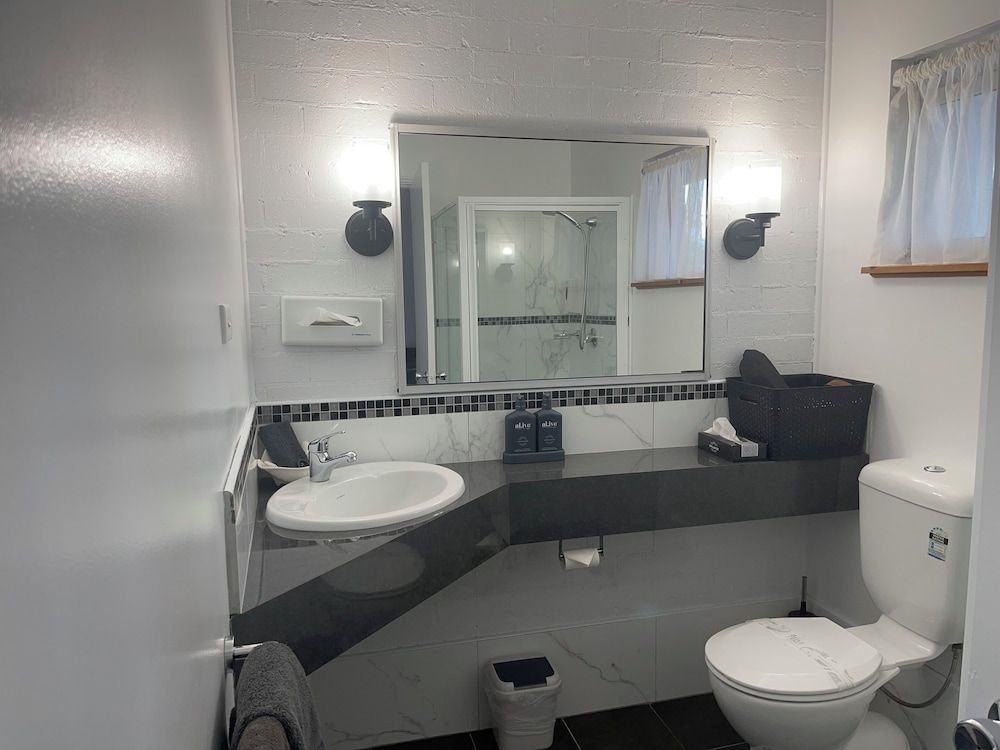 Westwood Motor Inn Standard Double Room 7