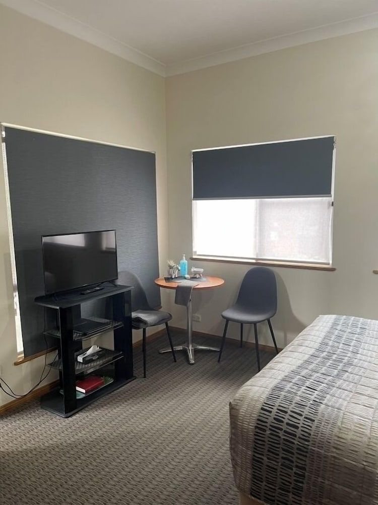 Westwood Motor Inn Budget Single Room 4