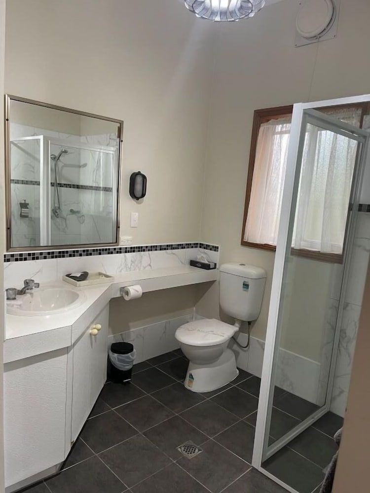 Westwood Motor Inn Budget Single Room 2