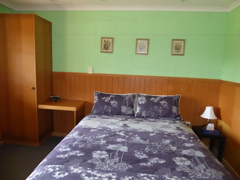 Traditional Apartment, Multiple Bedrooms, Non Smoking, Kitchen (Wattle  Cottage 3br)