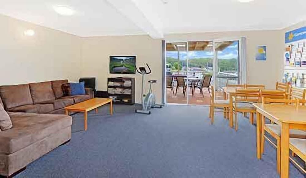 Rotary Lodge Port Macquarie Queen Single with Aircon 2