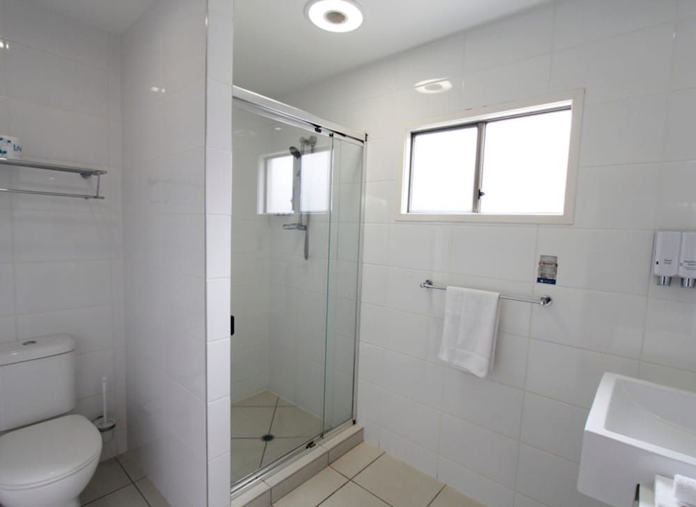 Chinchilla Downtown Motor Inn Two Bedroom Suite 5