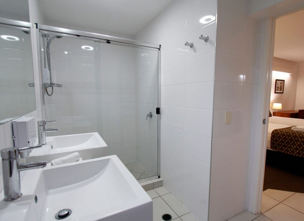 Chinchilla Downtown Motor Inn Deluxe Twin Suite 7