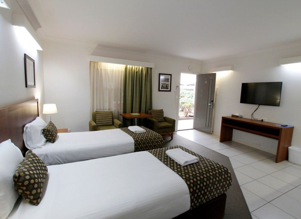 Chinchilla Downtown Motor Inn Two Bedroom Suite 2