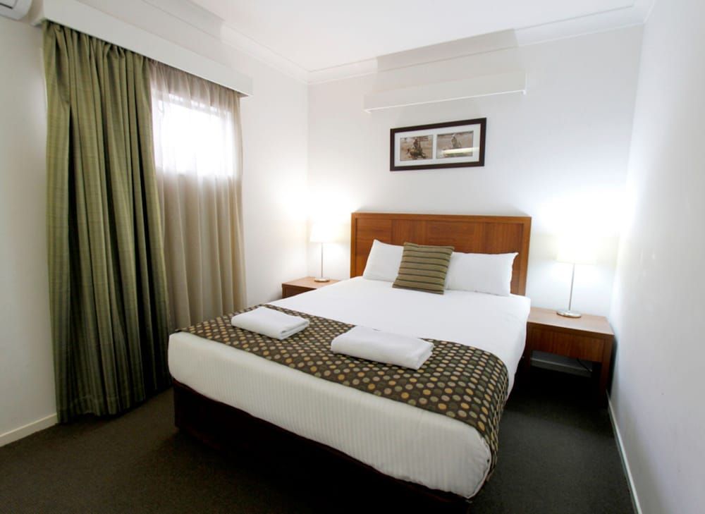 Chinchilla Downtown Motor Inn Two Bedroom Suite 3