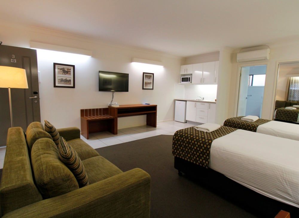 Chinchilla Downtown Motor Inn Deluxe Twin Suite 4