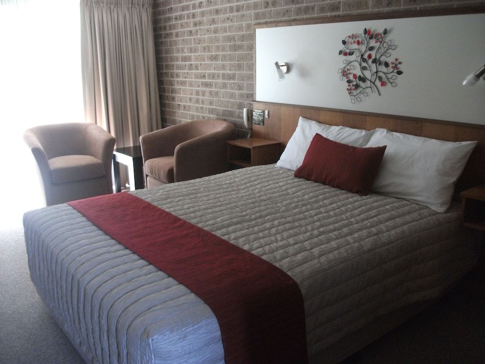 Idlewilde Country & Town Motorinn Standard Room, 1 Queen Bed, Non Smoking, Kitchenette (Queen Room) 4