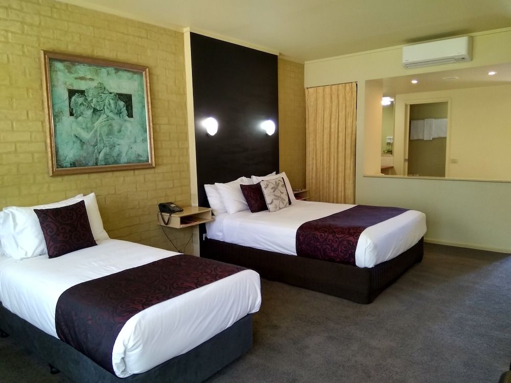 Madison Spa Motel - Adults Only Comfort Twin Room with Spa 4