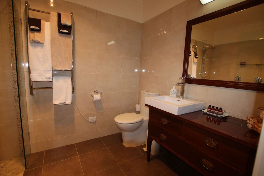 The Ark Stanley Weatherly Suite 8