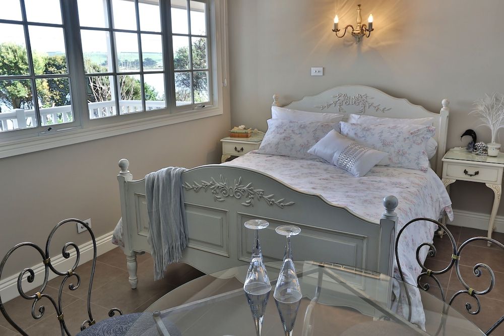 The Ark Stanley Weatherly Suite 2