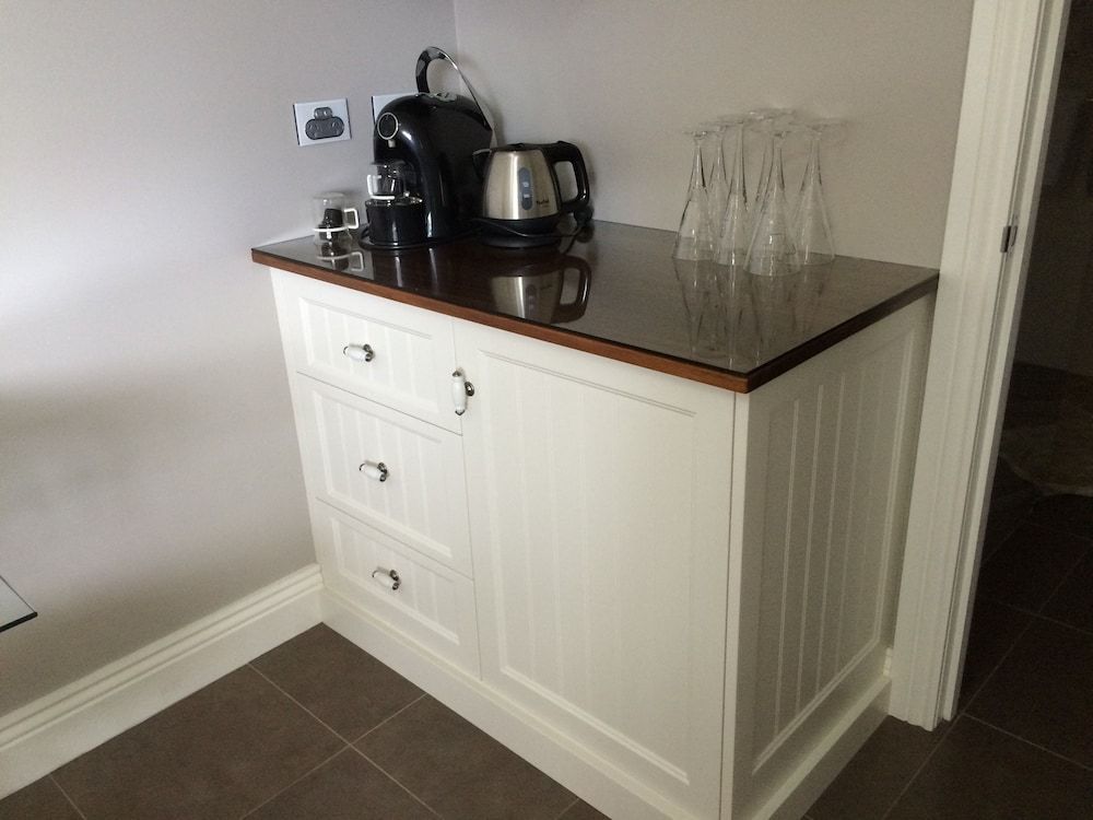 The Ark Stanley Weatherly Suite 6