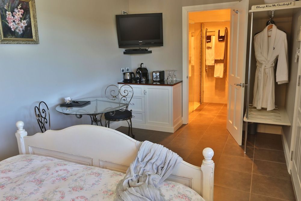 The Ark Stanley Weatherly Suite 3