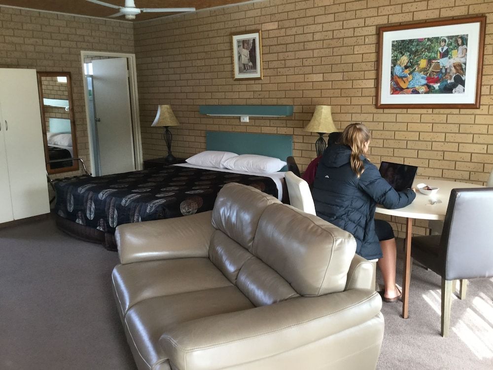 Sunrise Motel 1-bedroom King Unit - Double Rate 2